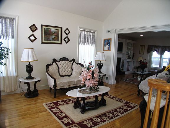 3rd image of 15 Sweetgum Ln
