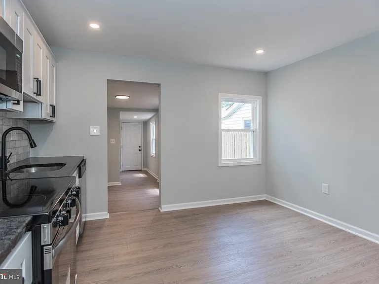 647 Spruce St — Photo 10