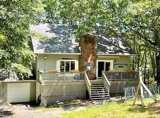 1114 Grouse Ct, Bushkill, PA 18324