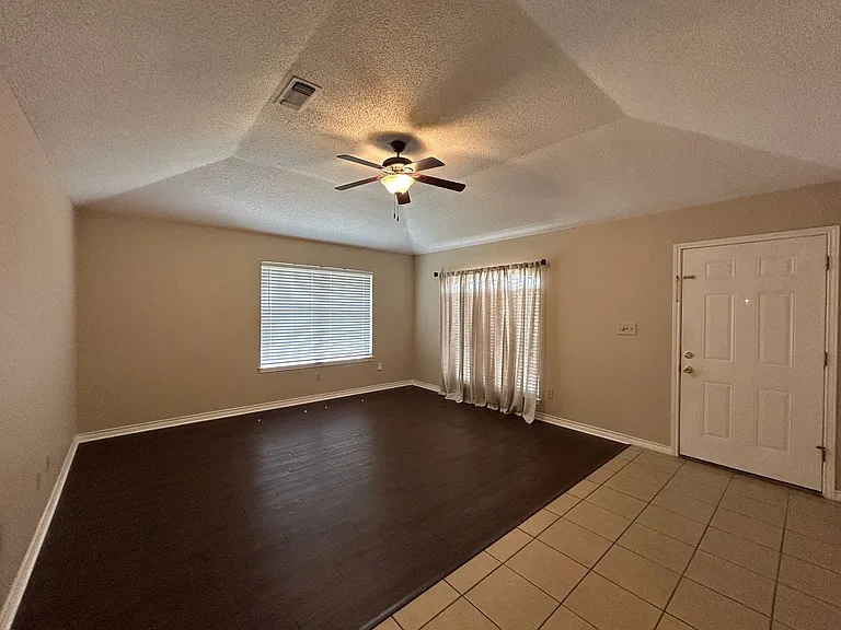 1642 W County Line Rd — Photo 10