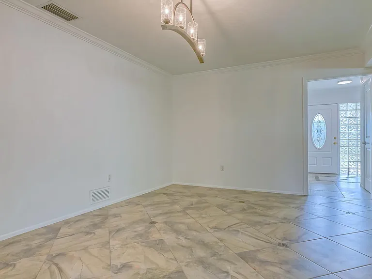 3111 Post Rd — Photo 17