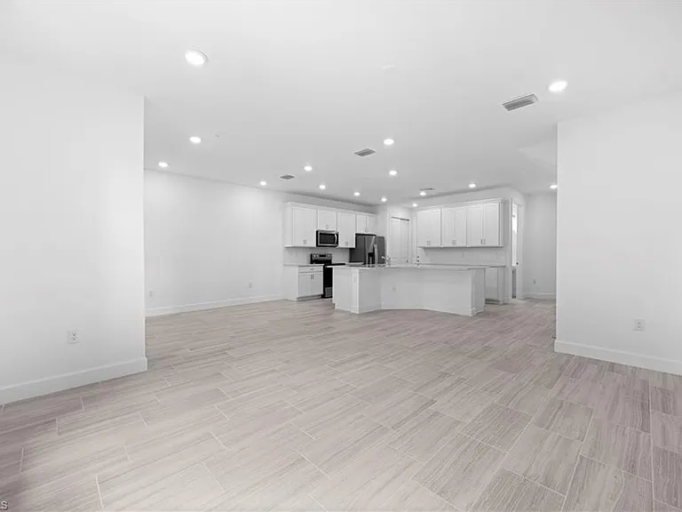 4246 Sonoma Oaks Cir — Photo 7