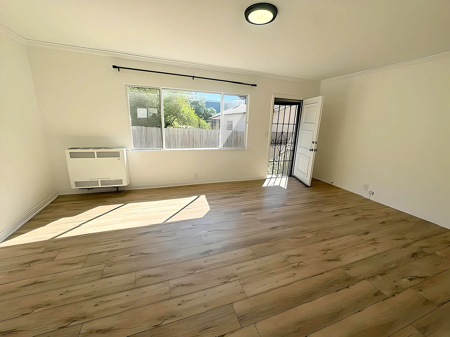 2 bed, 850 sqft, $2,395 — Photo 1