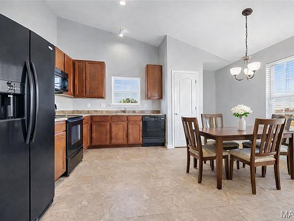 5th image of 1233 Piedmont Cir