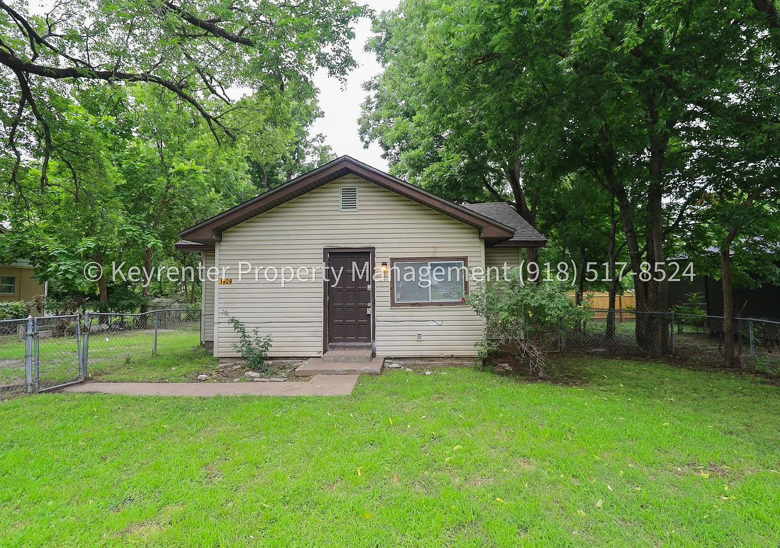 2 Bed | 1 Bath | Large Backyard | $200 Move-in Special — Photo 1