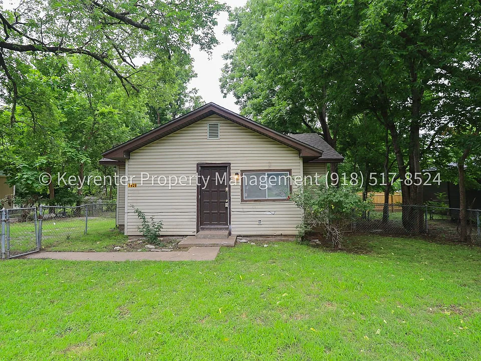 1928 N Columbia Pl