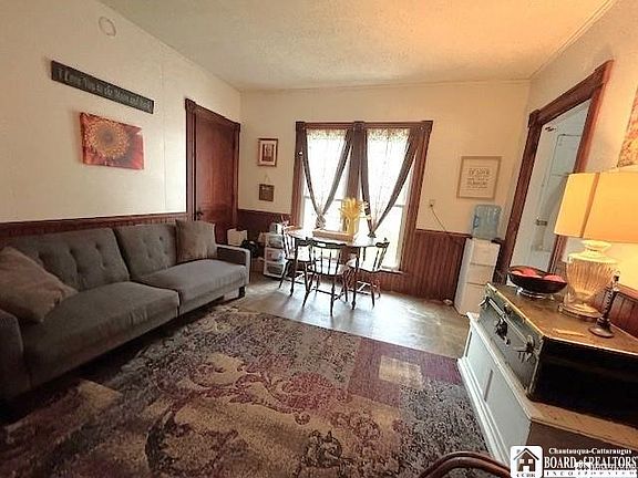 4th image of 32 Fay St