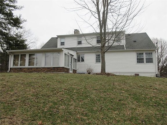 4th image of 2117 Graham Dr N