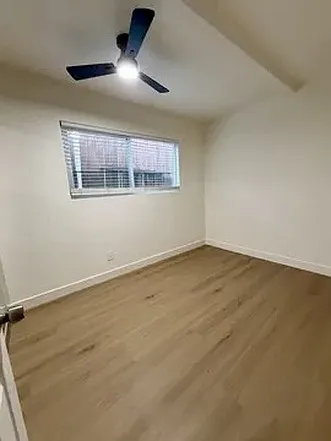 3 bed, 750 sqft, $2,688 — Photo 4