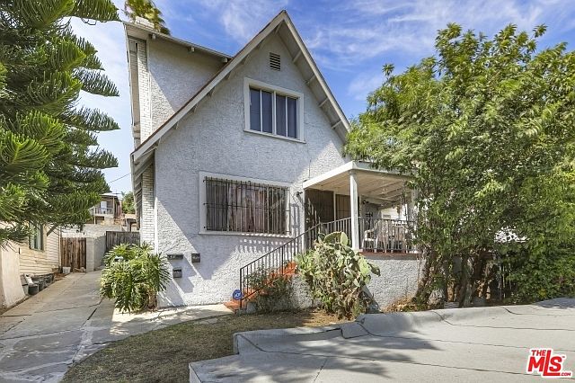 2nd image of 6127 Piedmont Ave #1/2