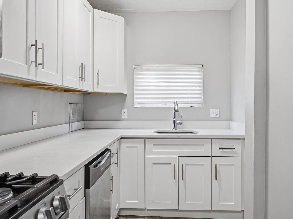 1st image of 827 Hinnerman St