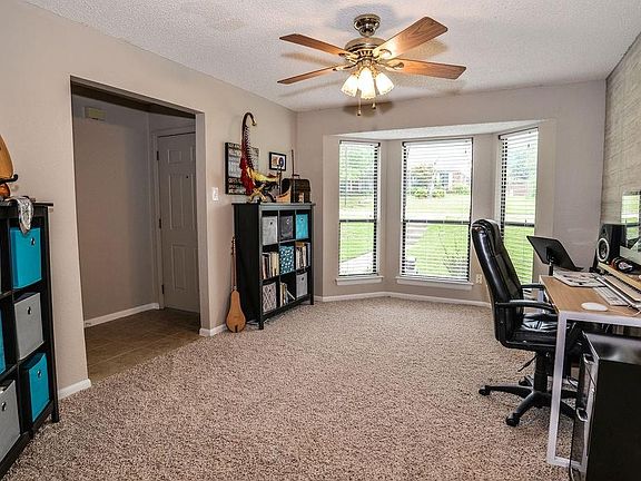 4th image of 228 Aspenway Dr