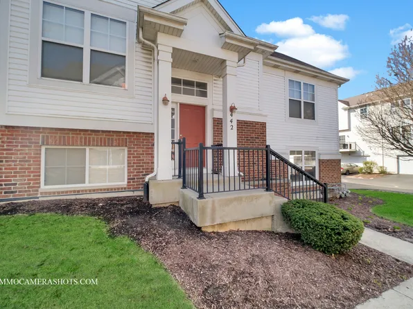 442 Plaza Pl, Aurora, IL 60504