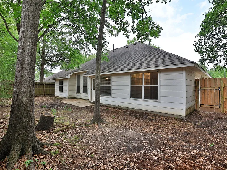909 Katie Ln — Photo 38