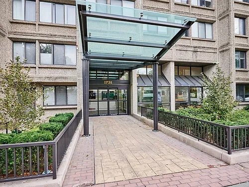 1731 Beacon St #303 Photo 1