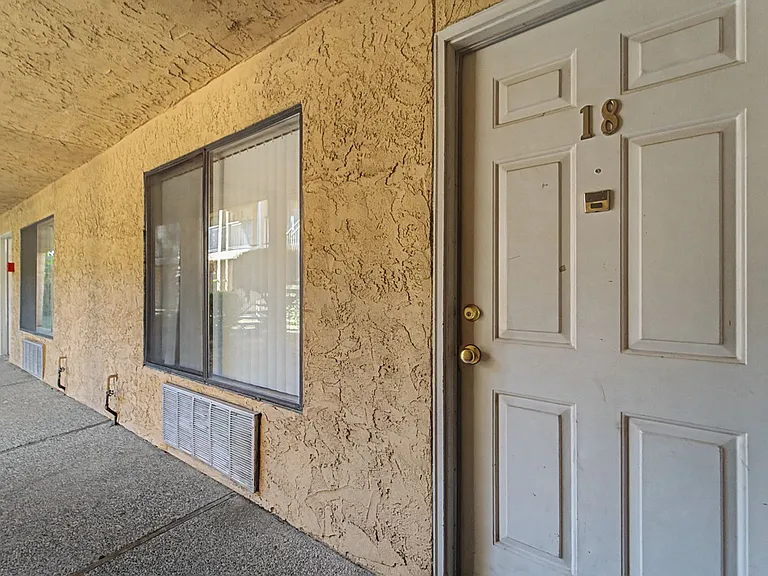 Joshua Tree Apartments — Photo 18