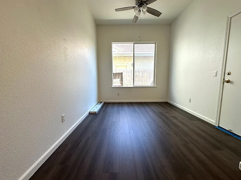 3545 Laguna Ct — Photo 13