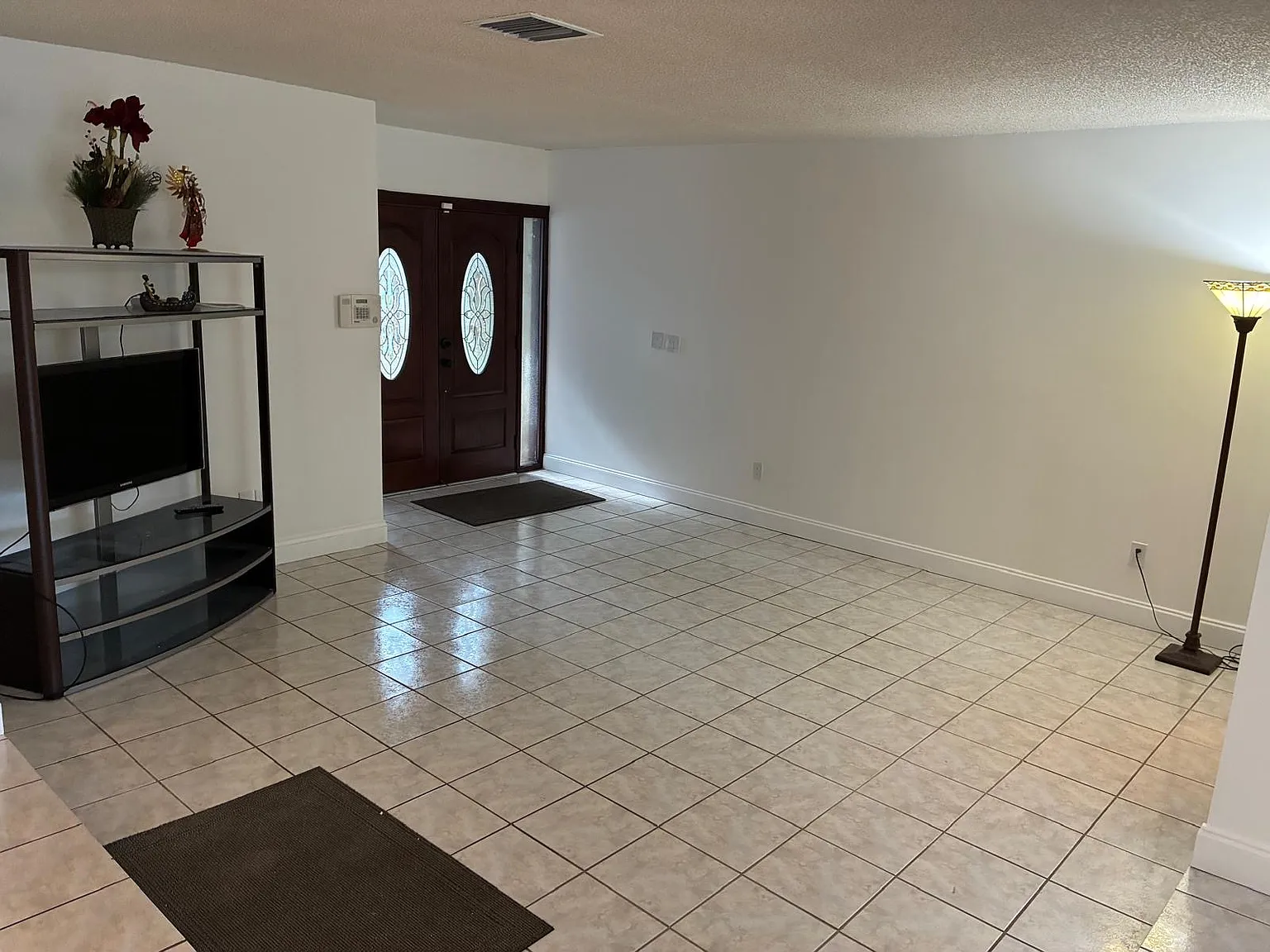 4 bed, 1700 sqft, $4,200 — Photo 2