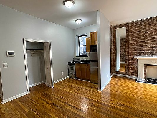3rd image of 206 W 83rd St APT 4R