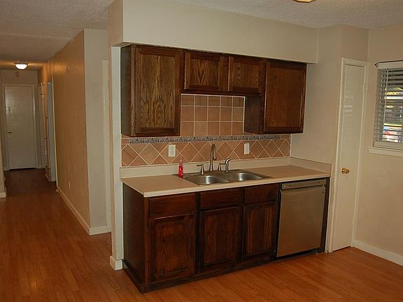 4th image of 633 Laguna Dr