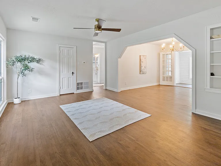 46 Vaughn Dr — Photo 5