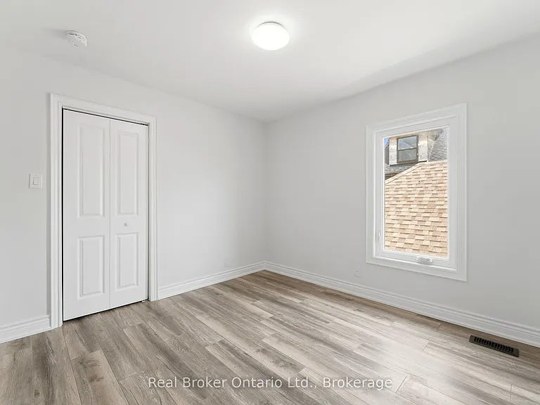 167 Rosslyn Ave N #UPPER — Photo 23