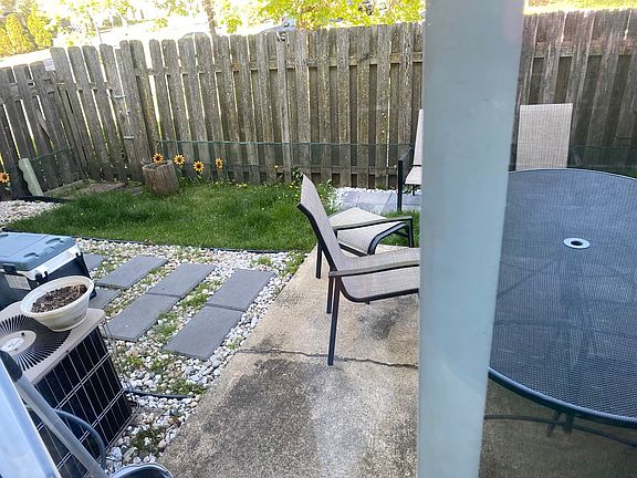 3rd image of 1 W Fernwood Dr