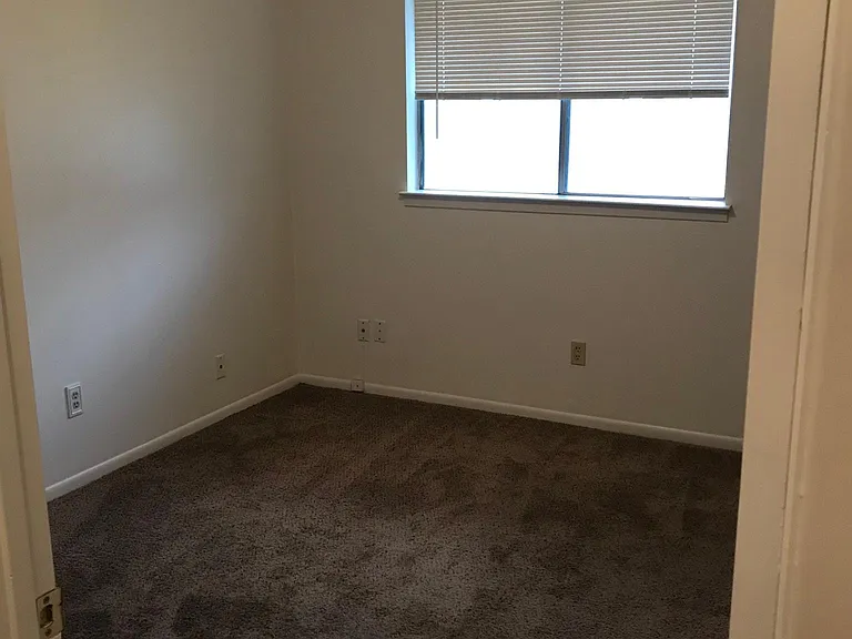 504 Westview Ter — Photo 8