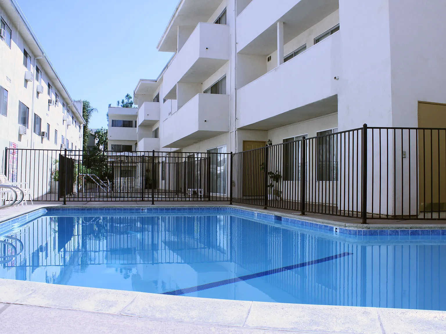 Kennington Apartments — Photo 2