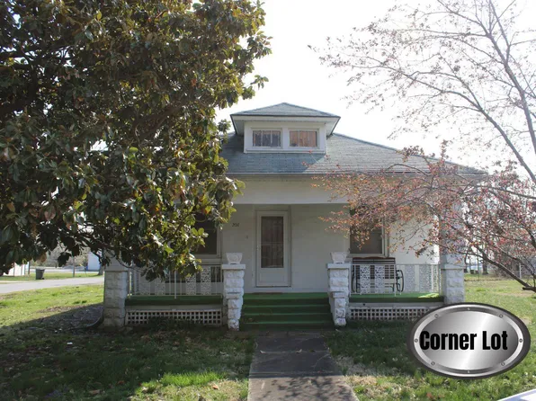 204 S 1st St, Coulterville, IL 62237