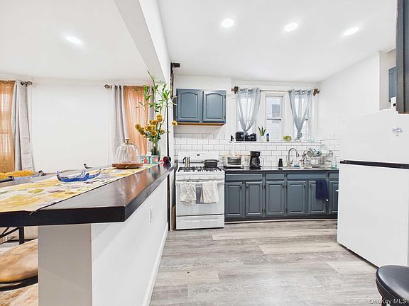 4th image of 623 Baker Avenue