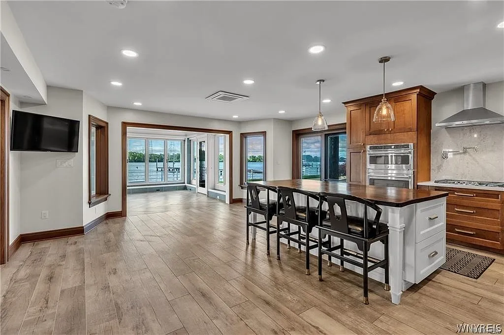 3 bed, 3.0 bath, 3048 sqft, $15,000 — Photo 4