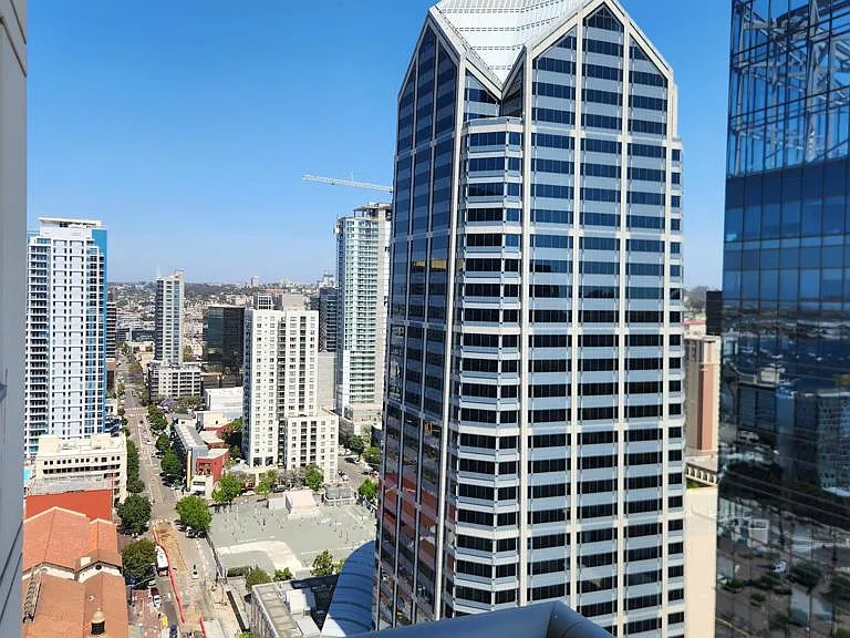 700 W East St #2805 — Photo 23