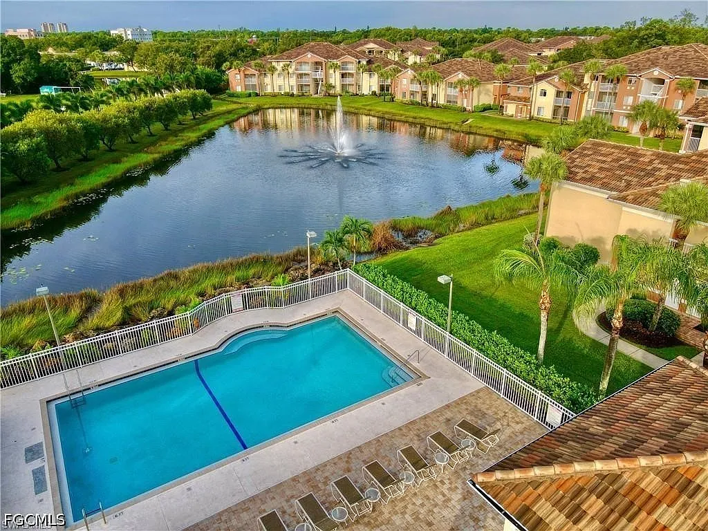 2 bed, 1.0 bath, 956 sqft, $1,425 — Photo 1