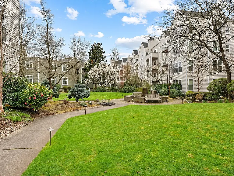 1710 SW Harbor Way #301 — Photo 3