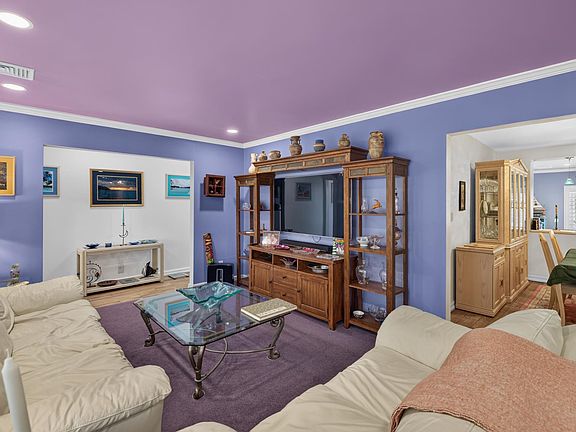 3rd image of 375 Peninsula Blvd