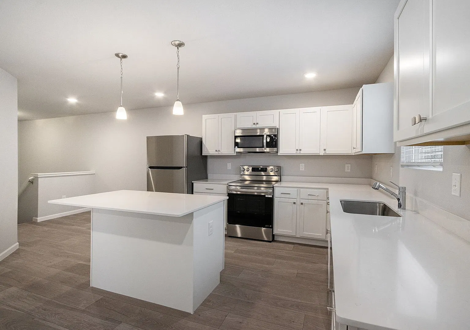 1 Month FREE Rent! Applied to Your First Full Month. Terms & Conditions Apply. — Photo 2