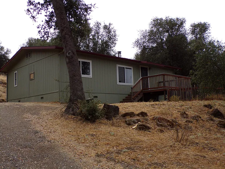Eastwood Dr N — Photo 1