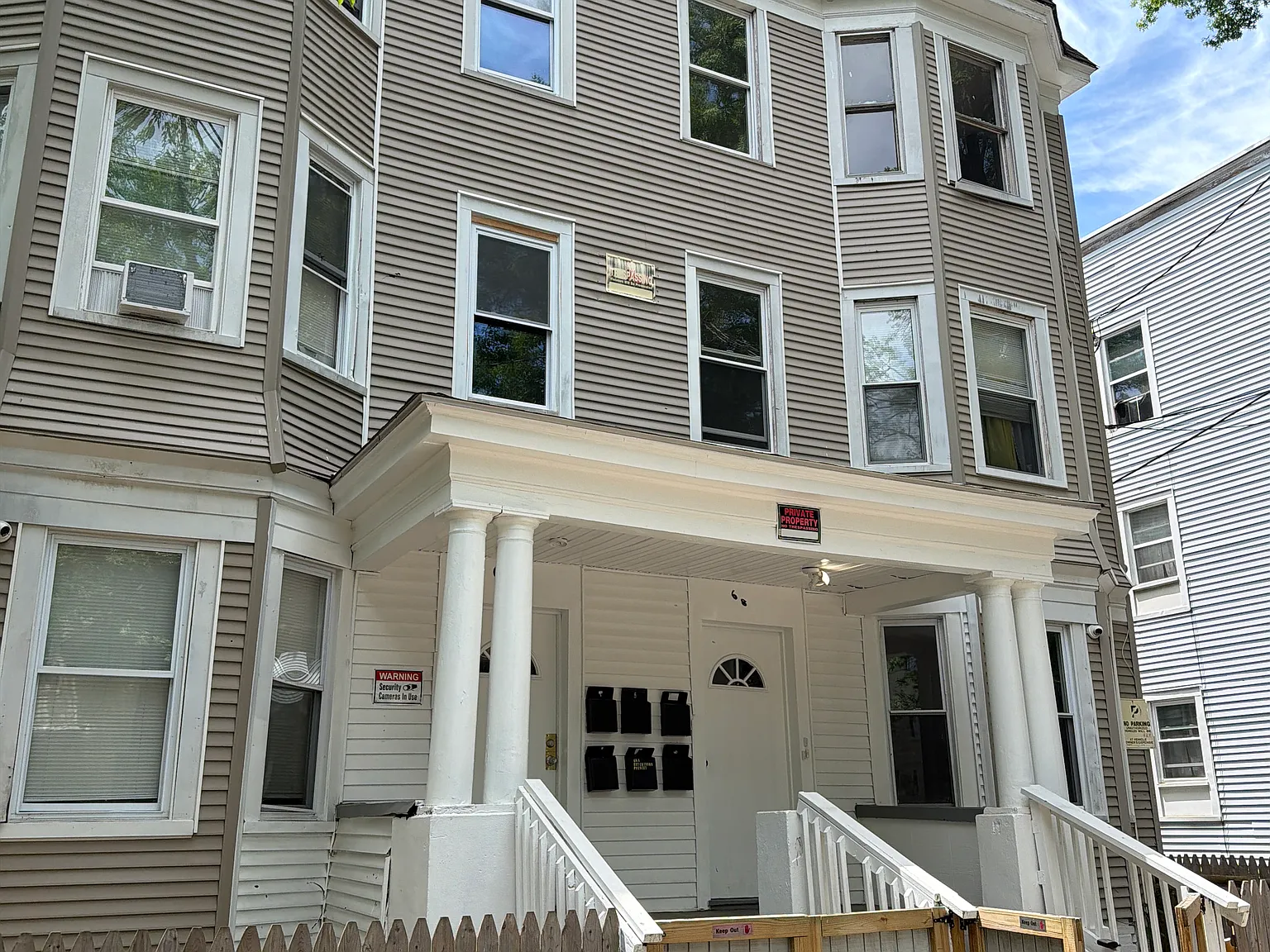 3 bed, 1000 sqft, $1,900 — Photo 3