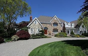1st image of 8 Summit Ln