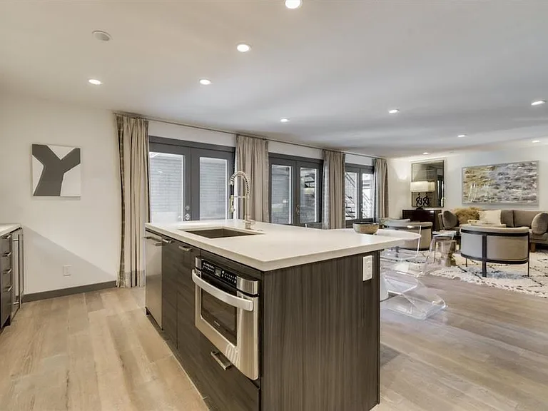 1410 Hyde Park Blvd #101 — Photo 8