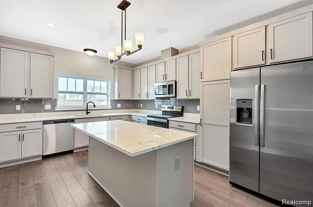 3 bed, 3.5 bath, 2121 sqft, $3,200 — Photo 2