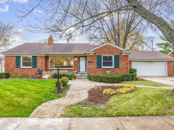 1337 Torrey Rd, Grosse Pointe Woods, MI 48236