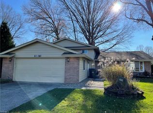 26673 Sudbury Dr, North Olmsted, OH