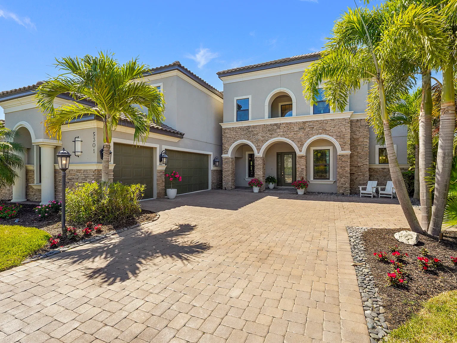 5 bed, 5171 sqft, $9,000 — Photo 1