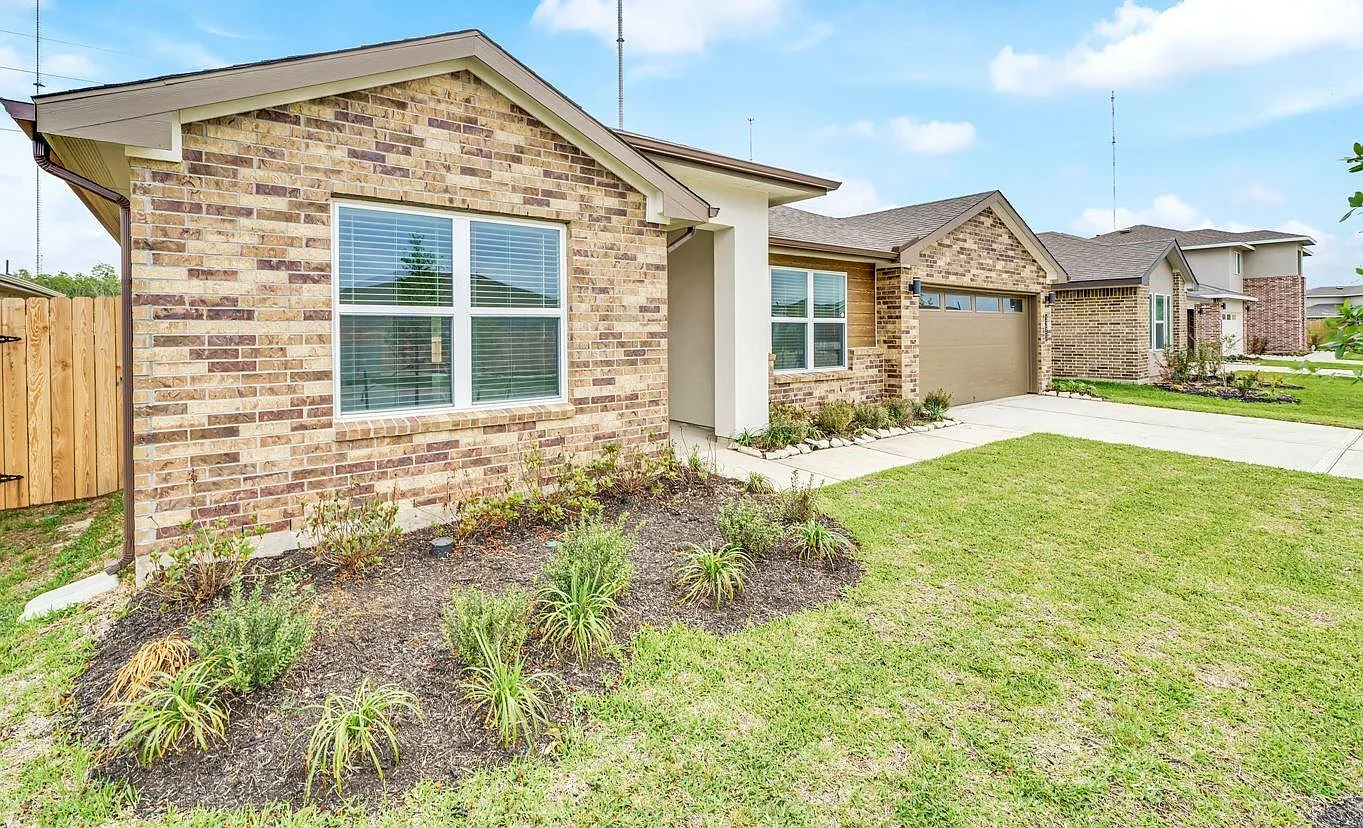 4 bed, 2.0 bath, 2146 sqft, $2,450 — Photo 3