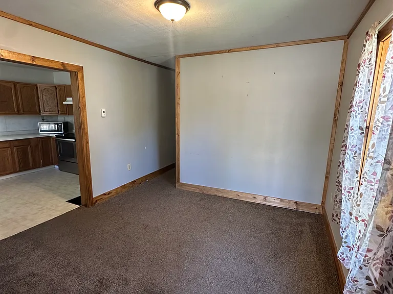 7 S Peach Ave — Photo 3