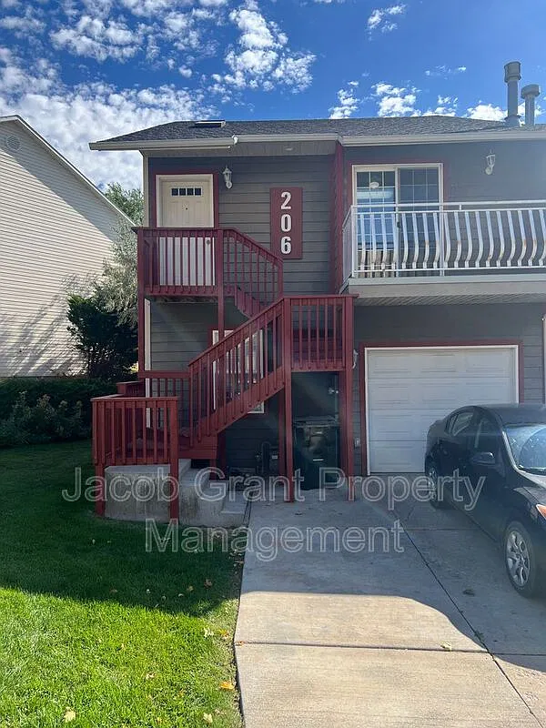 3 bed, 2.0 bath, 1200 sqft, $1,450 — Photo 1