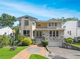 44 Rose Ave, Great Neck, NY 11021