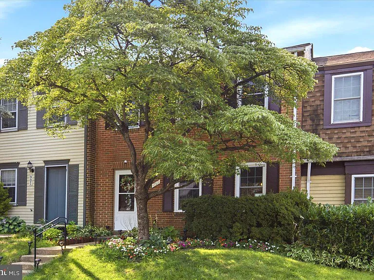 899 Holborn Ct #899 — Photo 3
